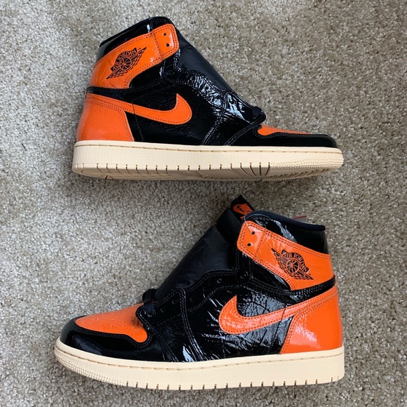 *SOLD* Air Jordan 1 Retro High OG Sneakers - Picture 3 of 8